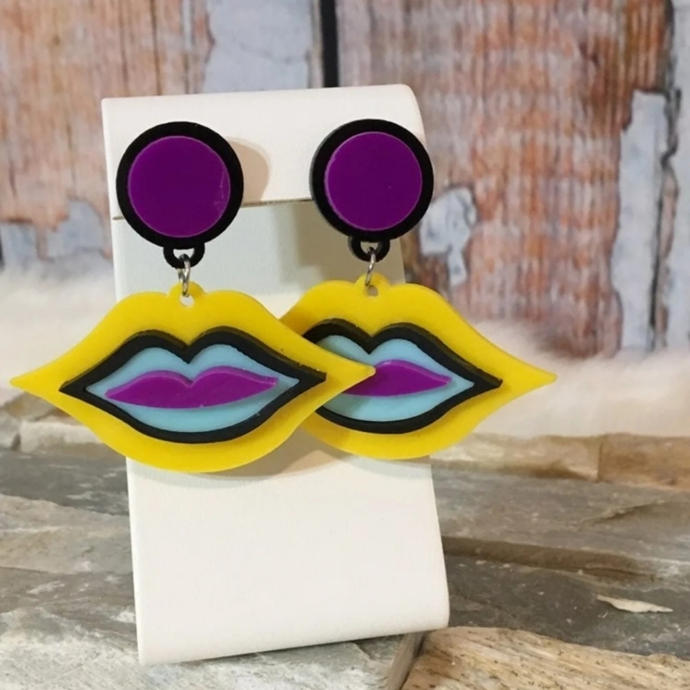 New 80’s inspired plastic lip earrings
